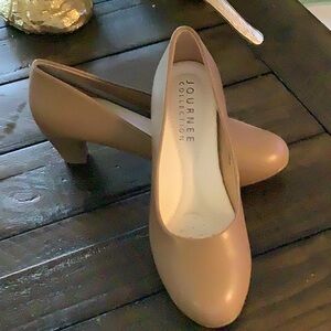 Journee Collection Women's Tan Pumps